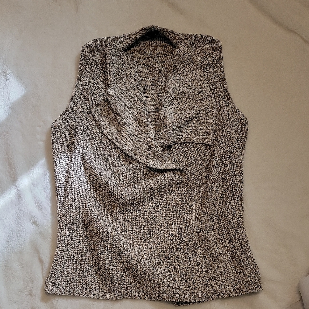 Jones New York Black and Cream Knit Top